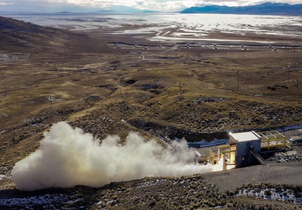 Northrop-Grumman-Successfully-Tests-a-New-Solid-Rocket-Motor- Solid Rocket Motor being tested on ground.
