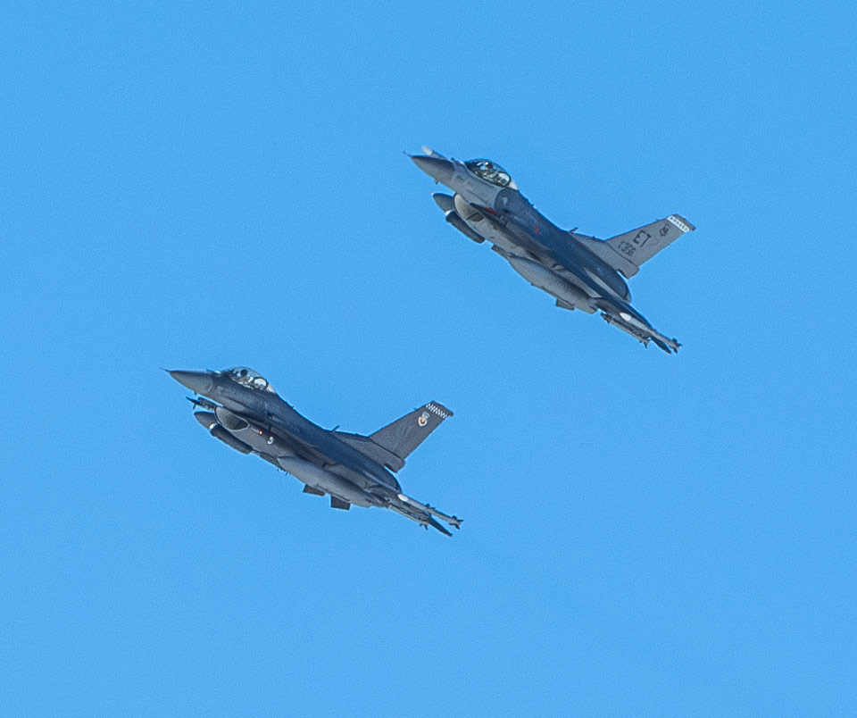 two f-16 flying in blue sky