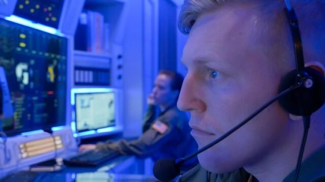 GBSD no national team – don’t delay new ICBMs Men in headseht in controll room