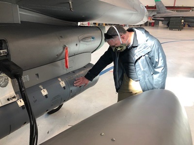 Anytime, Anywhere: Keeping LITENING ready employee next to LITENING pod