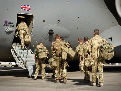 LAIRCM on C17-Globemaster – NGC in the UK soldiers boarding large military aircraft