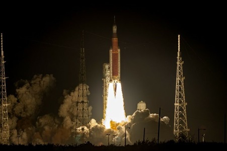 Northrop Grumman Boosts Successful Artemis I Launch with World’s Largest and Most Powerful Rocket Boosters Artemis rocket launch at night