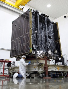SpaceLogistics-Mission-ExtensionVehicle-MEV-2-in-factory-low-res