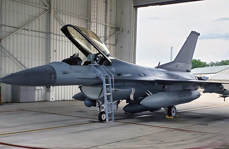 Northrop Grumman Platform-Agnostic AN/ASQ-236 Dragon’s Eye Pod Achieves First Flight on an Operational F-16 military jet in hanger