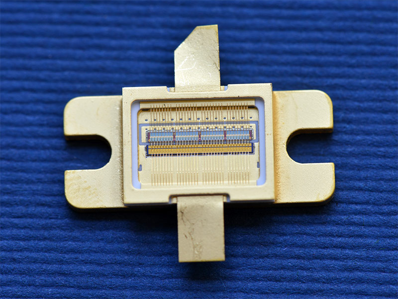 Bipolar RF Transistors